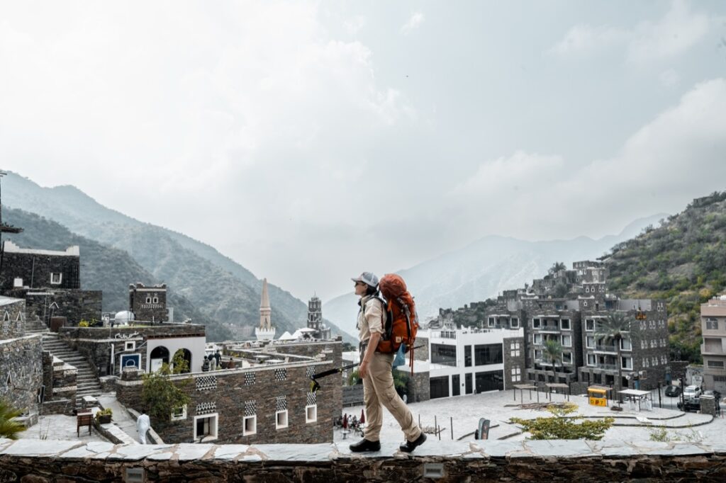 “Discover Aseer” Hosts HIGHLANDER During First-Ever Hiking Adventure in Saudi Arabia “Discover Aseer” Hosts HIGHLANDER During First-Ever Hiking Adventure in Saudi Arabia